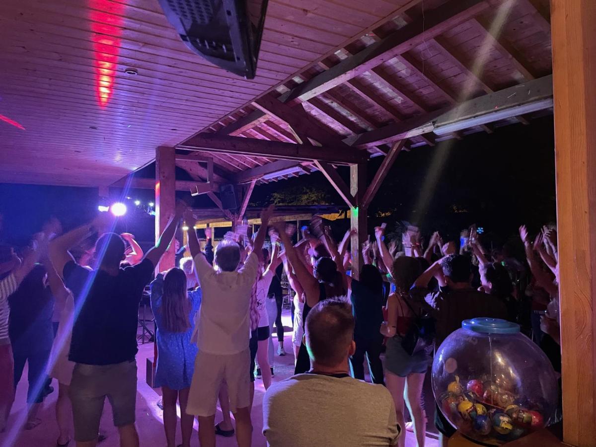 Camping Avec Piscine Et Riviere A Tournon Sur Rhone Ardeche Luaran gambar